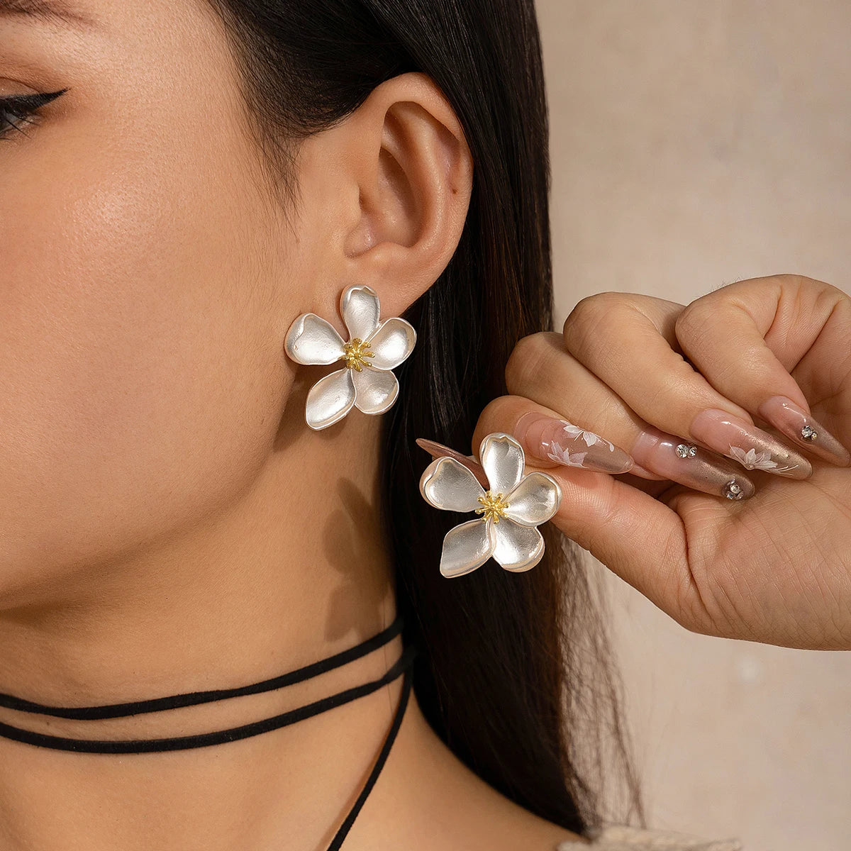Ingemark Elegant Punk Five Leaf Flower Stud Earrings for Women Wed