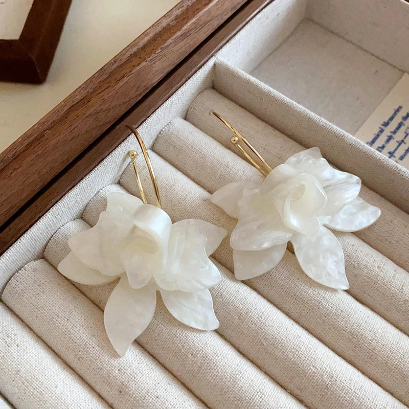 White Resin Flower Hoop New Earrings For Women Fashion Temperament Ear