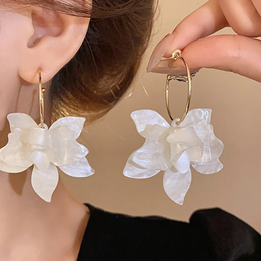 White Resin Flower Hoop New Earrings For Women Fashion Temperament Ear